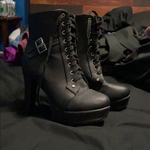Heeled boots